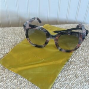 Gucci Women's purple marble pattern cat eye sunglasses